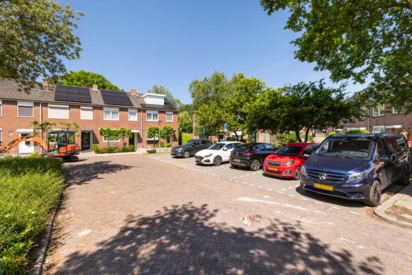 Foto - Te koop: Goed onderhouden tussenwoning in rustige woonwijk!